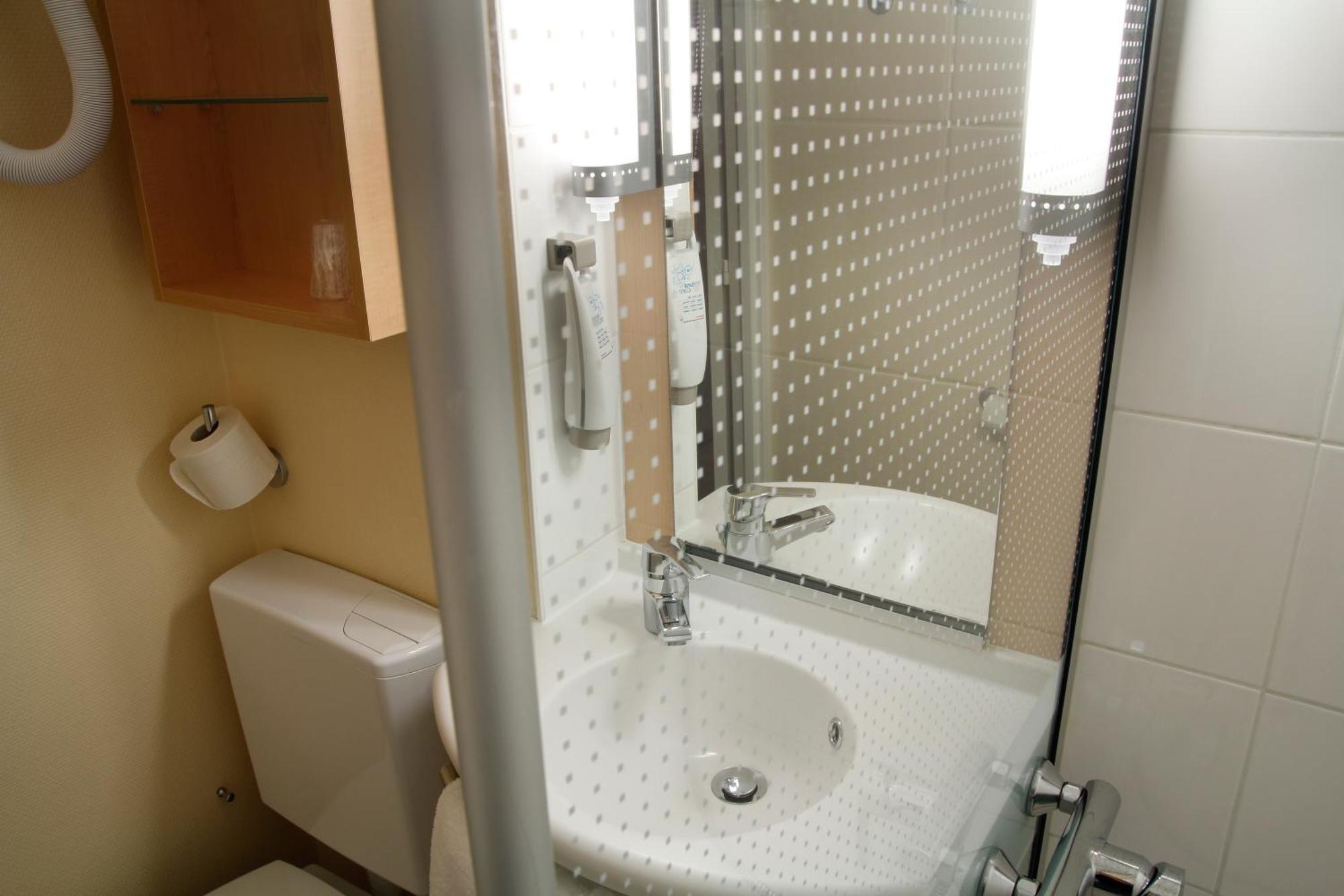 ホテル Ibis モンベリアル 部屋 写真